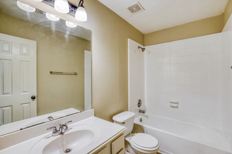1,855/Mo, 2011 Pinecreek Pass Ln Katy, TX 77449 Bathroom View