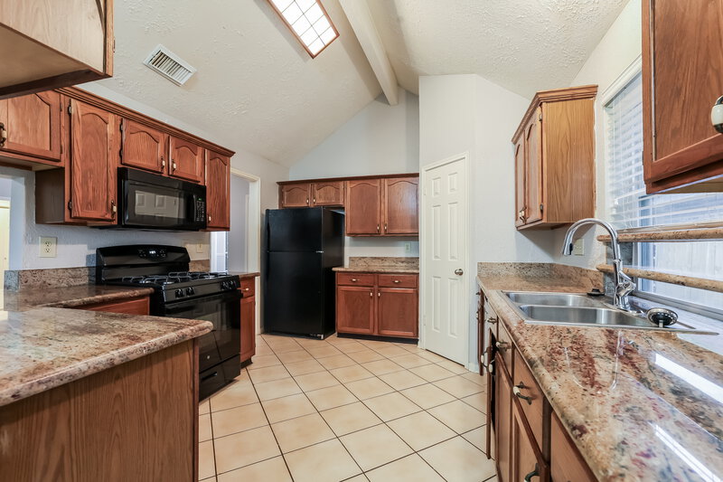 1,975/Mo, 3818 Beckett Ridge Dr Humble, TX 77396 Kitchen View