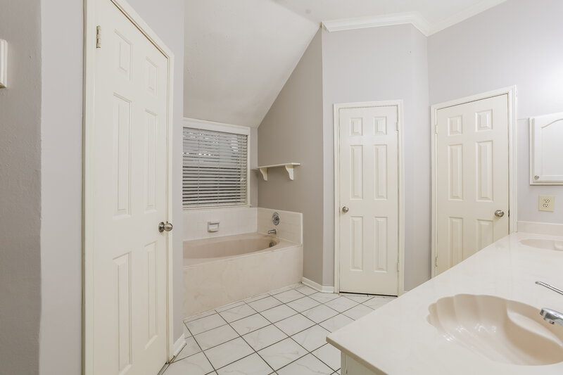 1,975/Mo, 3818 Beckett Ridge Dr Humble, TX 77396 Main Bathroom View 2