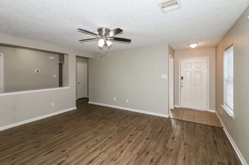 1,600/Mo, 8107 Sanders Glen Ln Humble, TX 77338 Living Room View 2