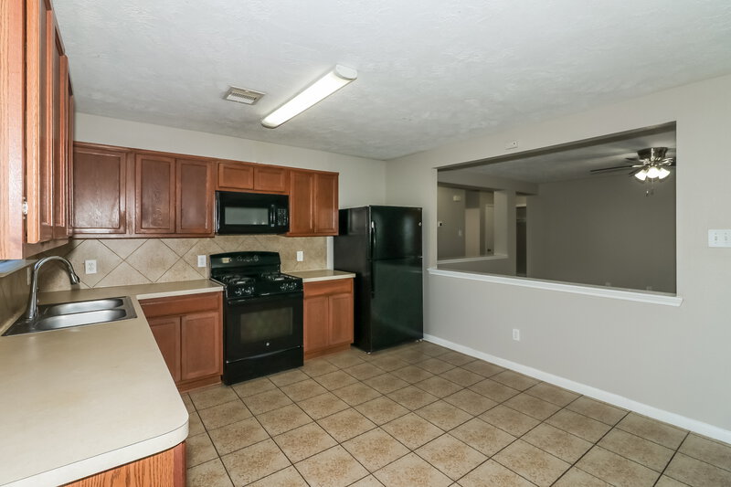 1,600/Mo, 8107 Sanders Glen Ln Humble, TX 77338 Kitchen View 2