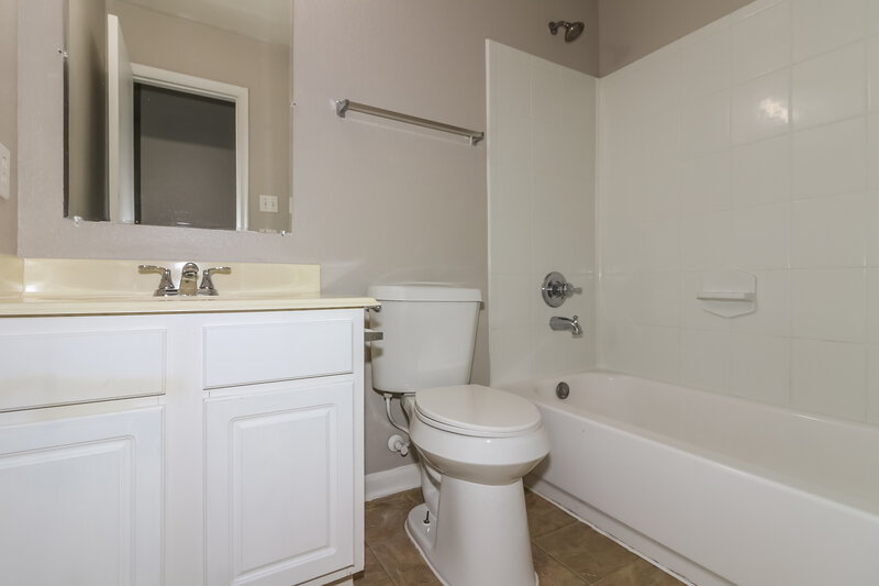 1,600/Mo, 8107 Sanders Glen Ln Humble, TX 77338 Bathroom View 2