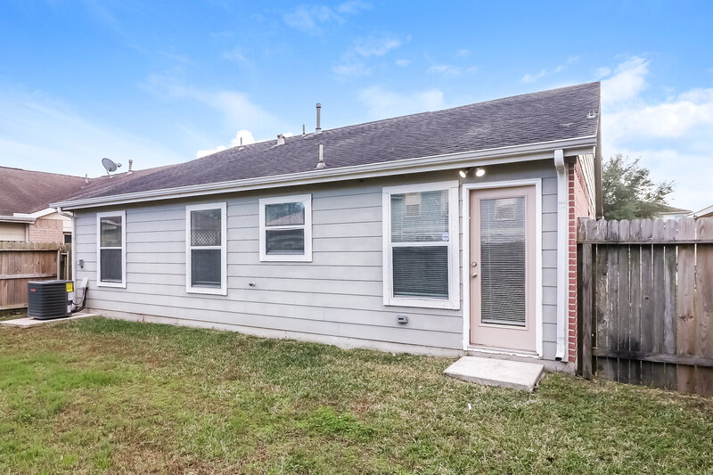 1,600/Mo, 8107 Sanders Glen Ln Humble, TX 77338 Rear View