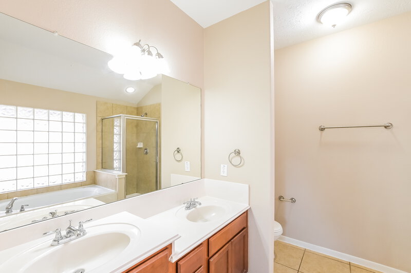 2,180/Mo, 8223 Gran Villa Dr Cypress, TX 77433 Main Bathroom View