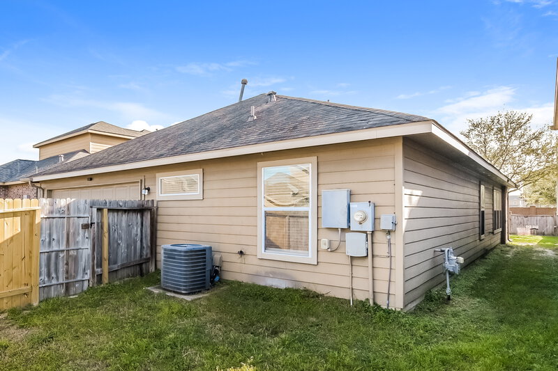 2,180/Mo, 8223 Gran Villa Dr Cypress, TX 77433 Rear View