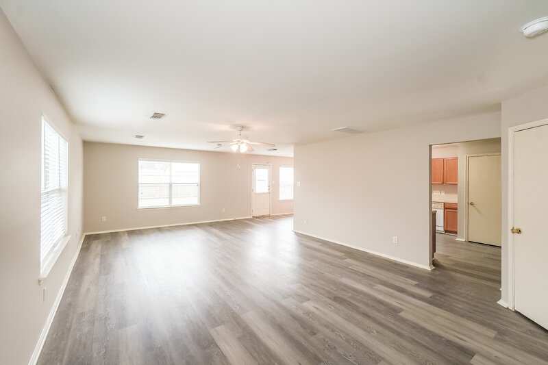 2,020/Mo, 13115 Grassy Briar Ln Houston, TX 77085 Living Room View 2