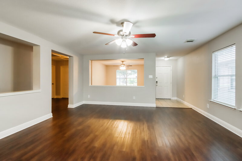 2,085/Mo, 19715 Hollington Dr Tomball, TX 77375 Living Room View 2
