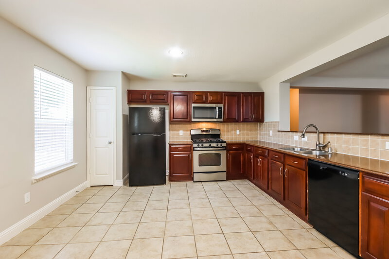 2,085/Mo, 19715 Hollington Dr Tomball, TX 77375 Kitchen View