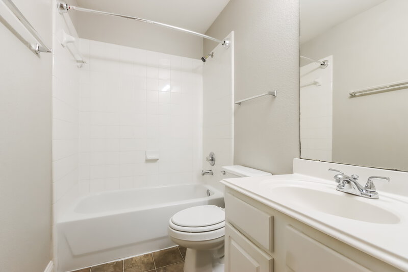 2,085/Mo, 19715 Hollington Dr Tomball, TX 77375 Bathroom View