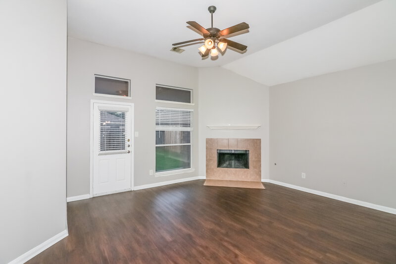 2,250/Mo, 20130 Niagara Falls Dr Tomball, TX 77375 Living Room View 2