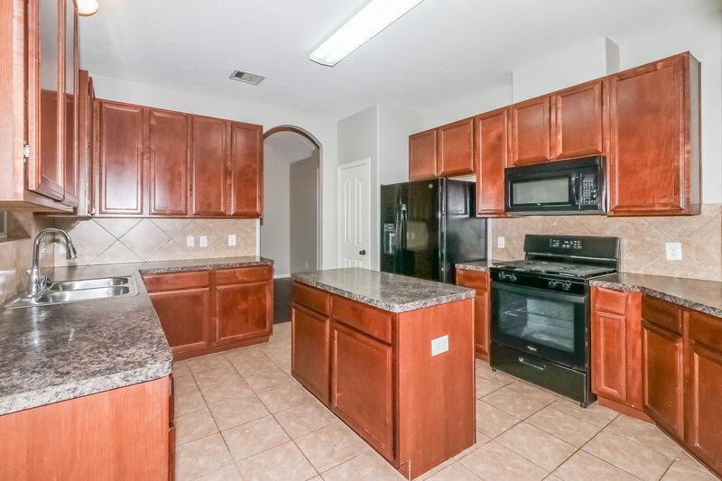 2,250/Mo, 20130 Niagara Falls Dr Tomball, TX 77375 Kitchen View