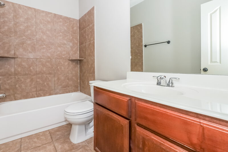 2,250/Mo, 20130 Niagara Falls Dr Tomball, TX 77375 Bathroom View