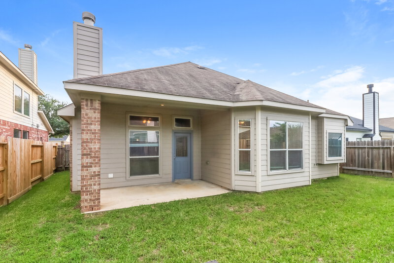 2,250/Mo, 20130 Niagara Falls Dr Tomball, TX 77375 Rear View