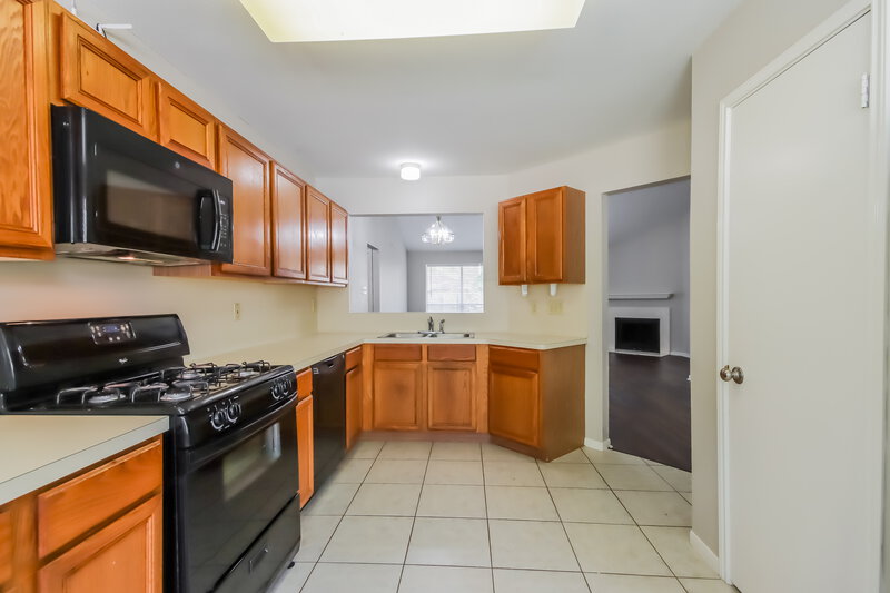 1,950/Mo, 2614 Sherwood Hollow Ln Kingwood, TX 77339 Kitchen View