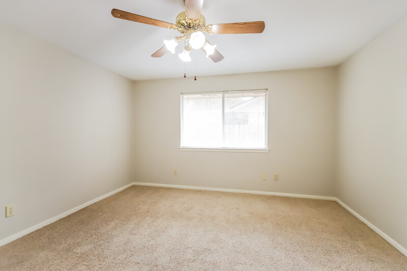 1,950/Mo, 2614 Sherwood Hollow Ln Kingwood, TX 77339 Main Bedroom View
