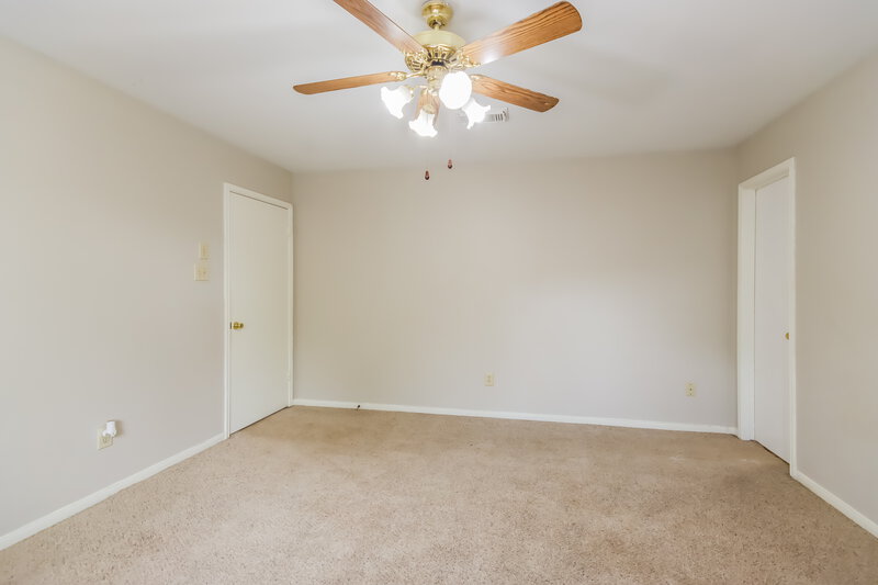 1,950/Mo, 2614 Sherwood Hollow Ln Kingwood, TX 77339 Main Bedroom View 2