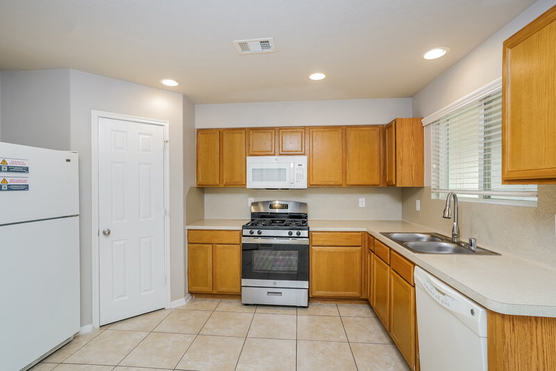 2,030/Mo, 5015 Fair Oak Dale Ln Humble, TX 77346 Kitchen View