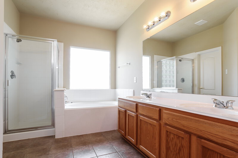 2,015/Mo, 3034 Peerless Pass Ct Spring, TX 77373 Master Bathroom View