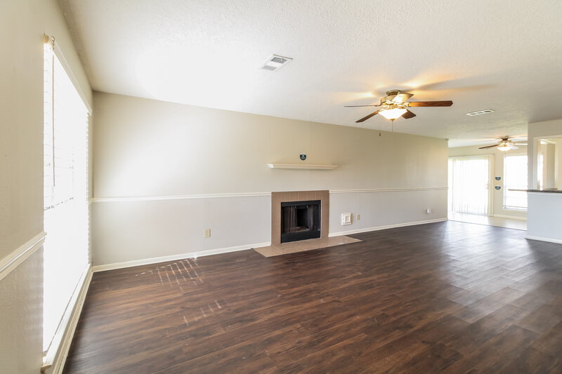 2,570/Mo, 17938 Great Glen Dr Houston, TX 77084 Living Room View 2