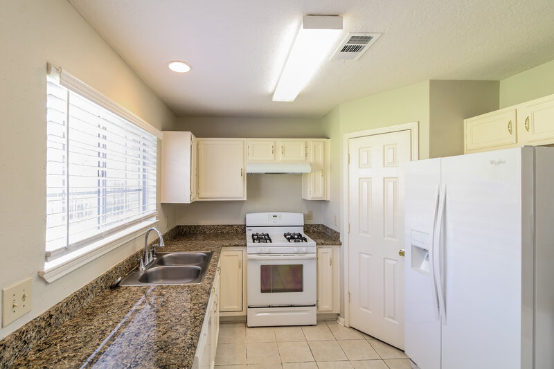 2,570/Mo, 17938 Great Glen Dr Houston, TX 77084 Kitchen View