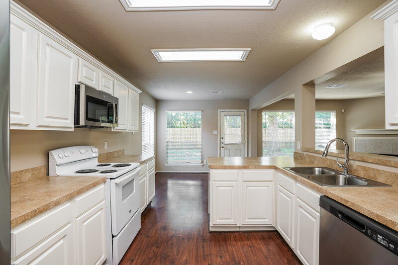 1,940/Mo, 5418 Trail Timbers Dr Humble, TX 77346 Kitchen View 2