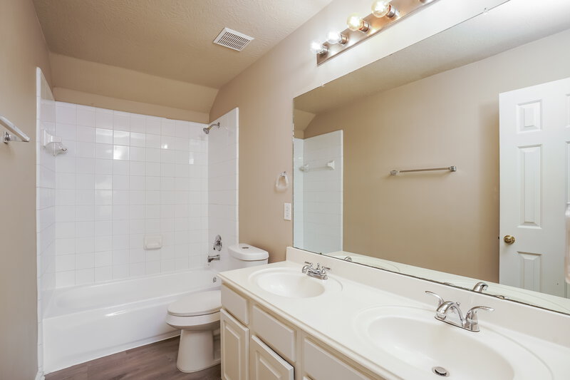1,940/Mo, 5418 Trail Timbers Dr Humble, TX 77346 Bathroom View
