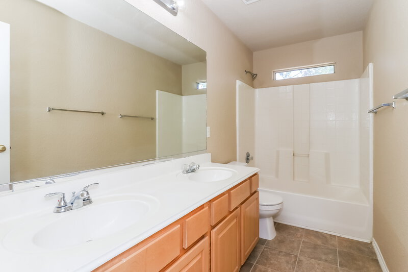 1,930/Mo, 19906 Mason Creek Dr Katy, TX 77449 Bathroom View