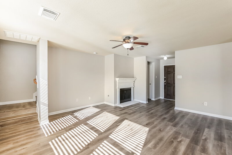1,880/Mo, 8214 Sanders Glen Ln Humble, TX 77338 Living Room View 2