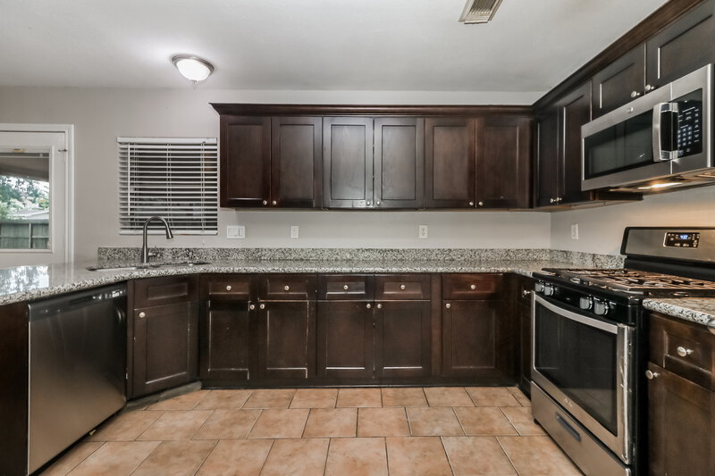 2,005/Mo, 21023 Southern Colony Ct Katy, TX 77449 Kitchen View 2