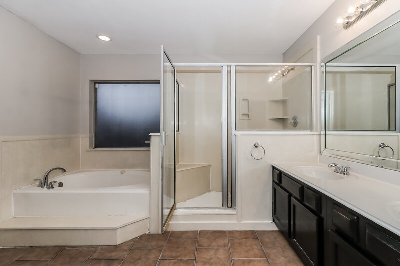 2,005/Mo, 21023 Southern Colony Ct Katy, TX 77449 Main Bathroom View