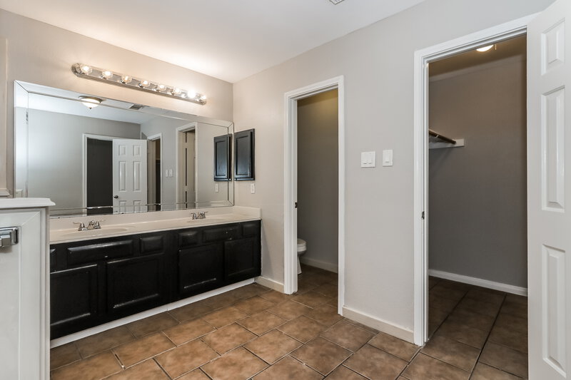 2,005/Mo, 21023 Southern Colony Ct Katy, TX 77449 Main Bathroom View 2