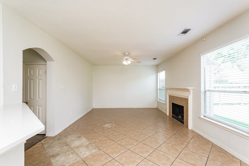 2,055/Mo, 17902 Scenic Oaks Dr Richmond, TX 77407 Living Room View 2