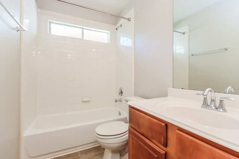 1,650/Mo, 17206 Atascocita Bend Dr Humble, TX 77396 Main Bathroom View 2