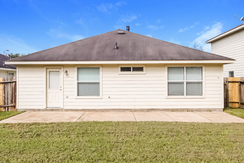 1,650/Mo, 17206 Atascocita Bend Dr Humble, TX 77396 Rear View