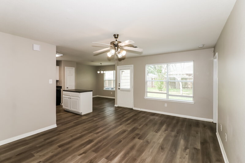 1,900/Mo, 6823 Dawn Bloom Ln Richmond, TX 77469 Living Room View 2
