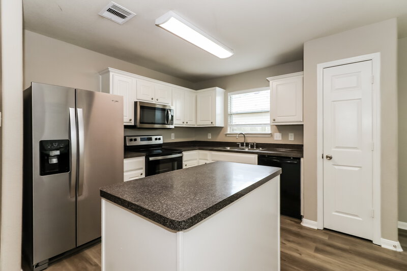1,900/Mo, 6823 Dawn Bloom Ln Richmond, TX 77469 Kitchen View
