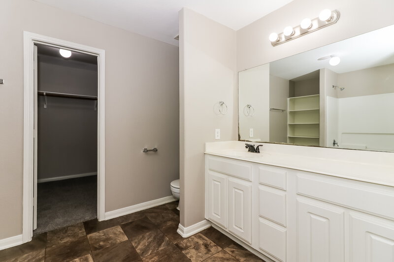 1,900/Mo, 6823 Dawn Bloom Ln Richmond, TX 77469 Main Bathroom View
