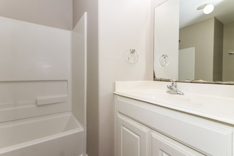 1,900/Mo, 6823 Dawn Bloom Ln Richmond, TX 77469 Bathroom View
