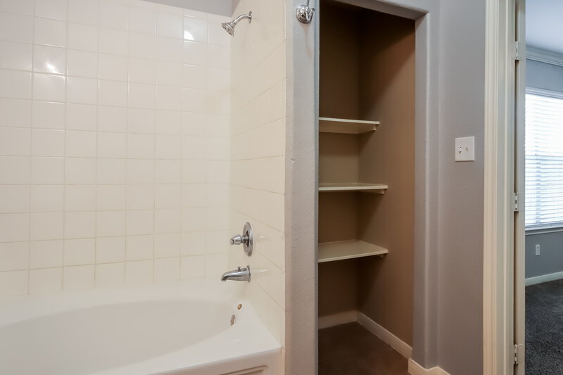 2,075/Mo, 26614 Marble Falls Bnd Katy, TX 77441 Bathroom View