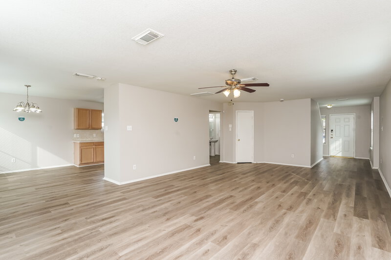 2,170/Mo, 13130 Pine Thicket Ln Houston, TX 77085 Living Room View 2