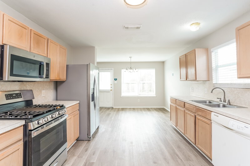 2,170/Mo, 13130 Pine Thicket Ln Houston, TX 77085 Kitchen View 2