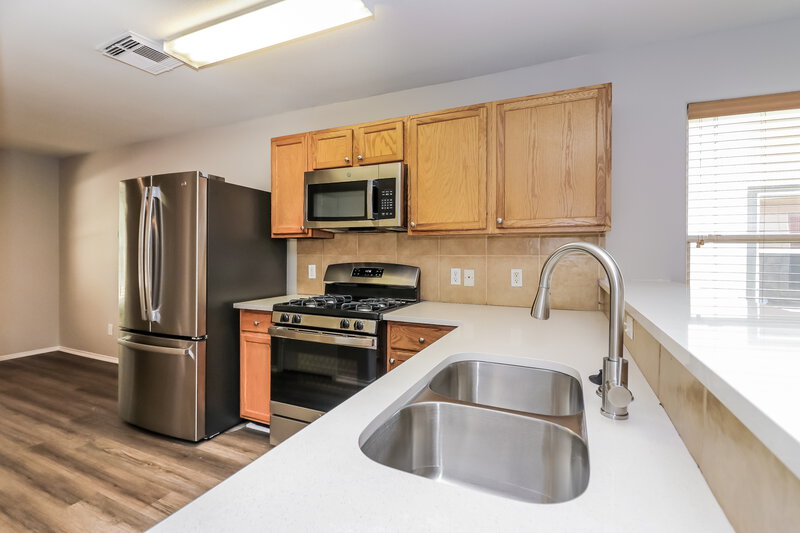 1,895/Mo, 18215 Olive Leaf Dr Houston, TX 77084 Kitchen View