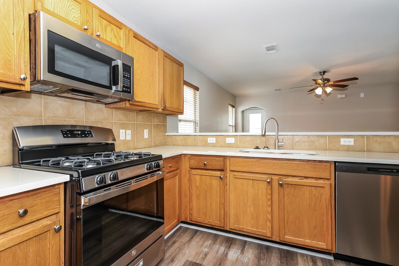 1,895/Mo, 18215 Olive Leaf Dr Houston, TX 77084 Kitchen View 2