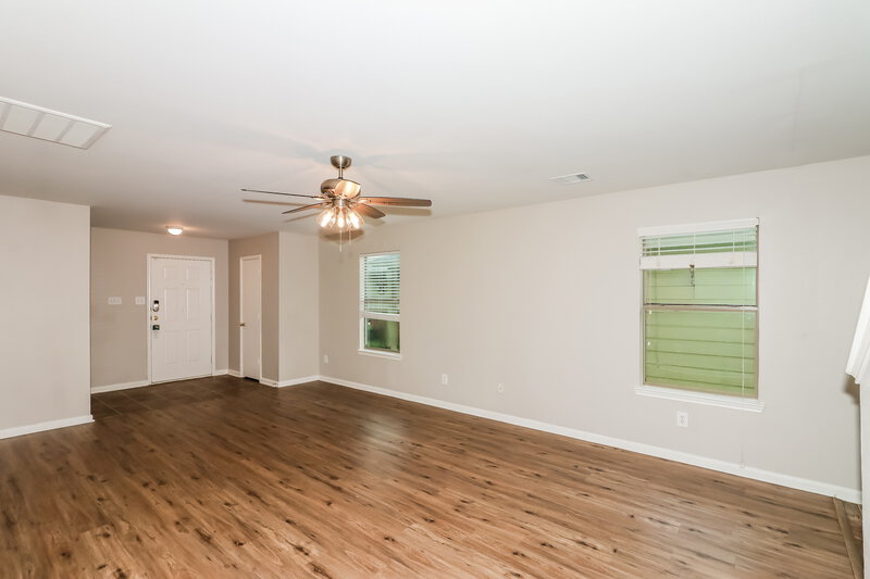 0/Mo, 20730 Dickinson Manor Ln Cypress, TX 77433 Living Room View 2