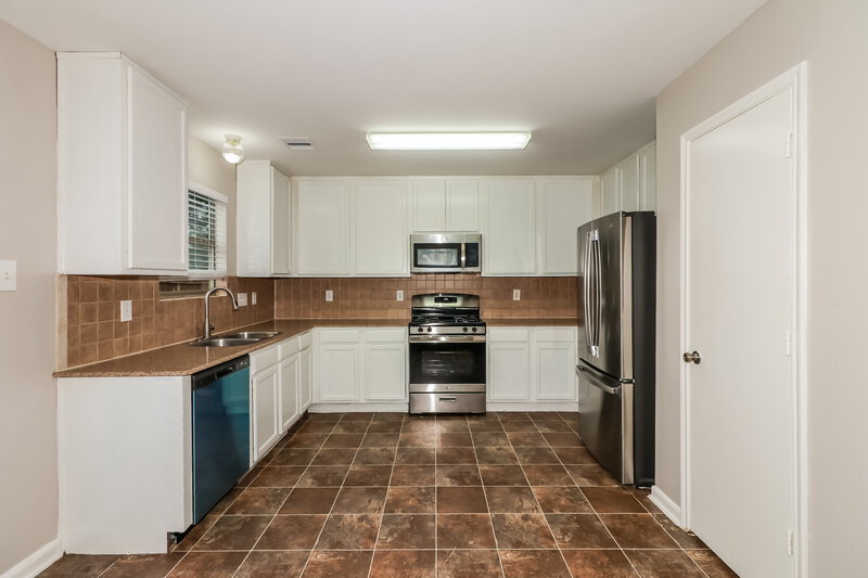 0/Mo, 20730 Dickinson Manor Ln Cypress, TX 77433 Kitchen View