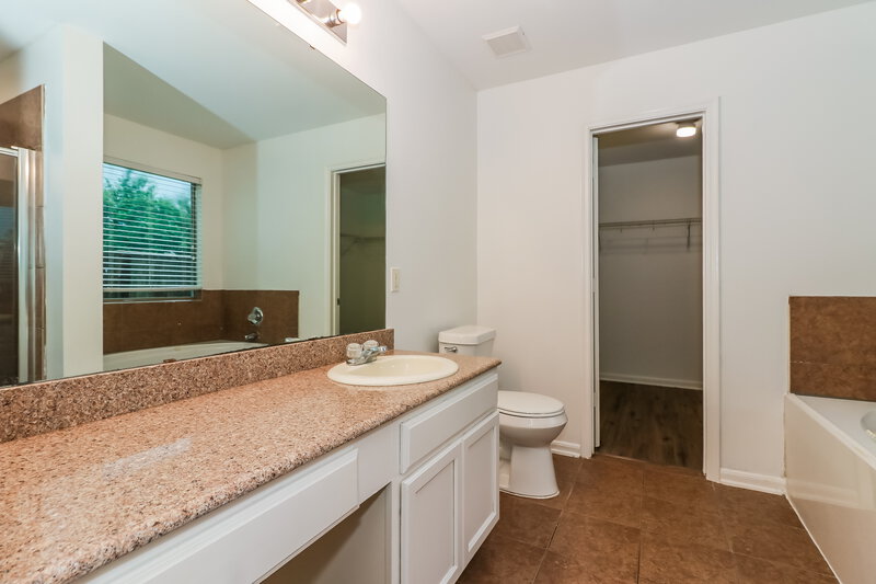 0/Mo, 20730 Dickinson Manor Ln Cypress, TX 77433 Main Bathroom View 2