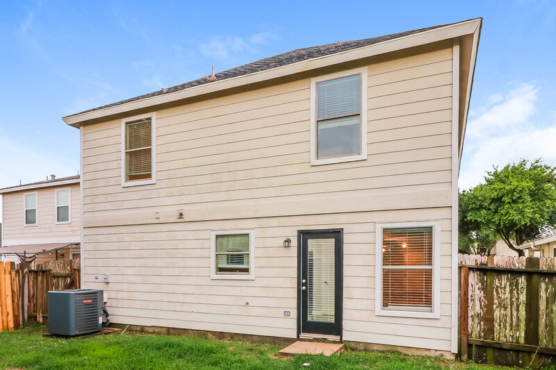 0/Mo, 20730 Dickinson Manor Ln Cypress, TX 77433 Rear View