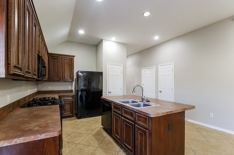 1,905/Mo, 2606 Winding Creek Way Conroe, TX 77385 Kitchen View 2
