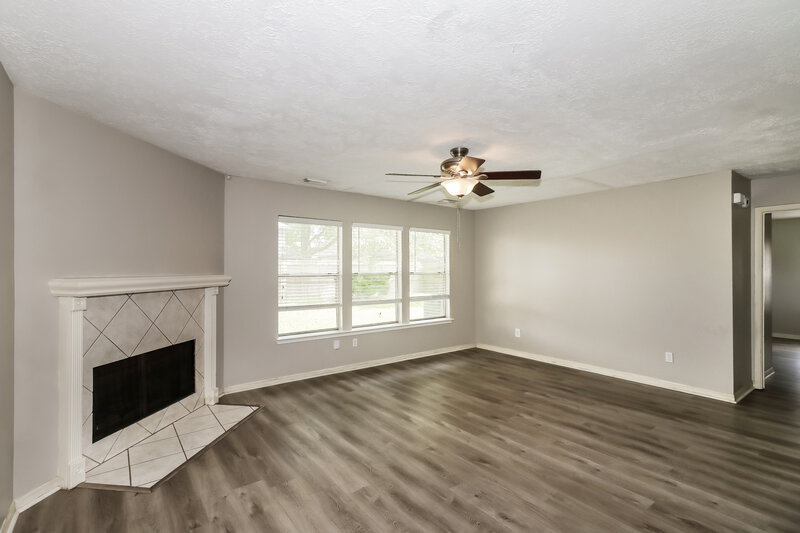 2,475/Mo, 4635 Linden Pl Pearland, TX 77584 Living Room View 3