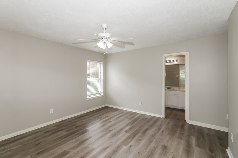 2,475/Mo, 4635 Linden Pl Pearland, TX 77584 Main Bedroom View 2